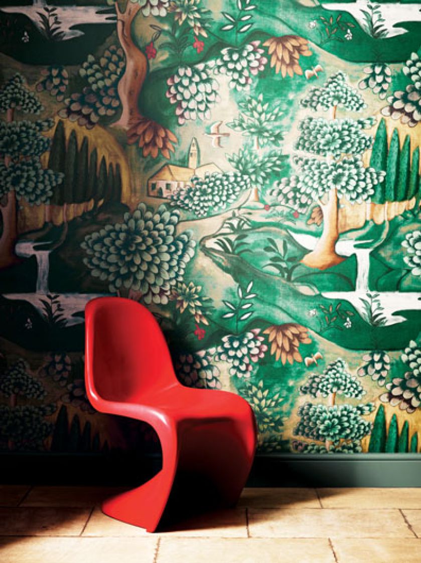 Awangardowy Panton na tle klasycznej tapety marki Zoffany. DECODORE