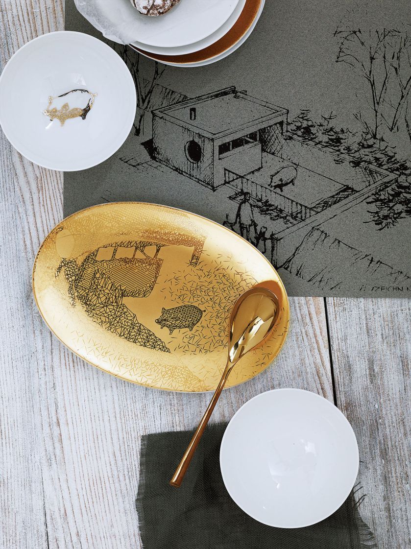 Chlewik, świnka i stosy siana – takie nietypowe dekoracje zobaczymy na porcelanowej kolekcji Palazzo Roro marki Rosenthal.