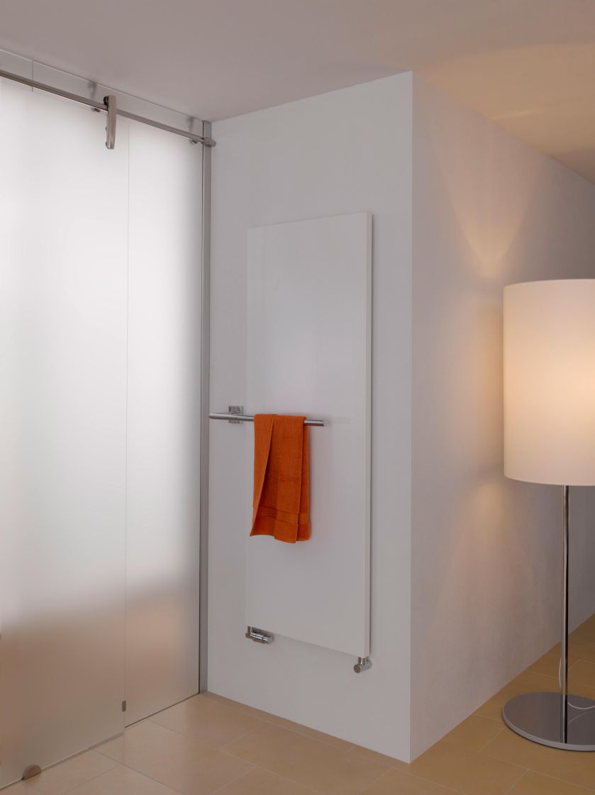 Grzejnik z wieszakiem, Jade. Ciepło jest piękne: 20 grzejników, które dekorują wnętrza