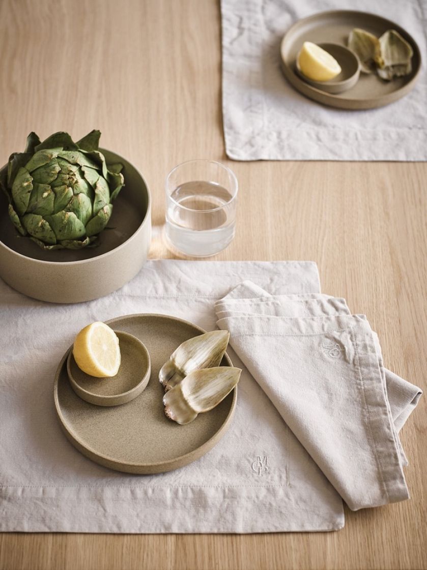 akcesoria do kuchni w naturalnych kolorach