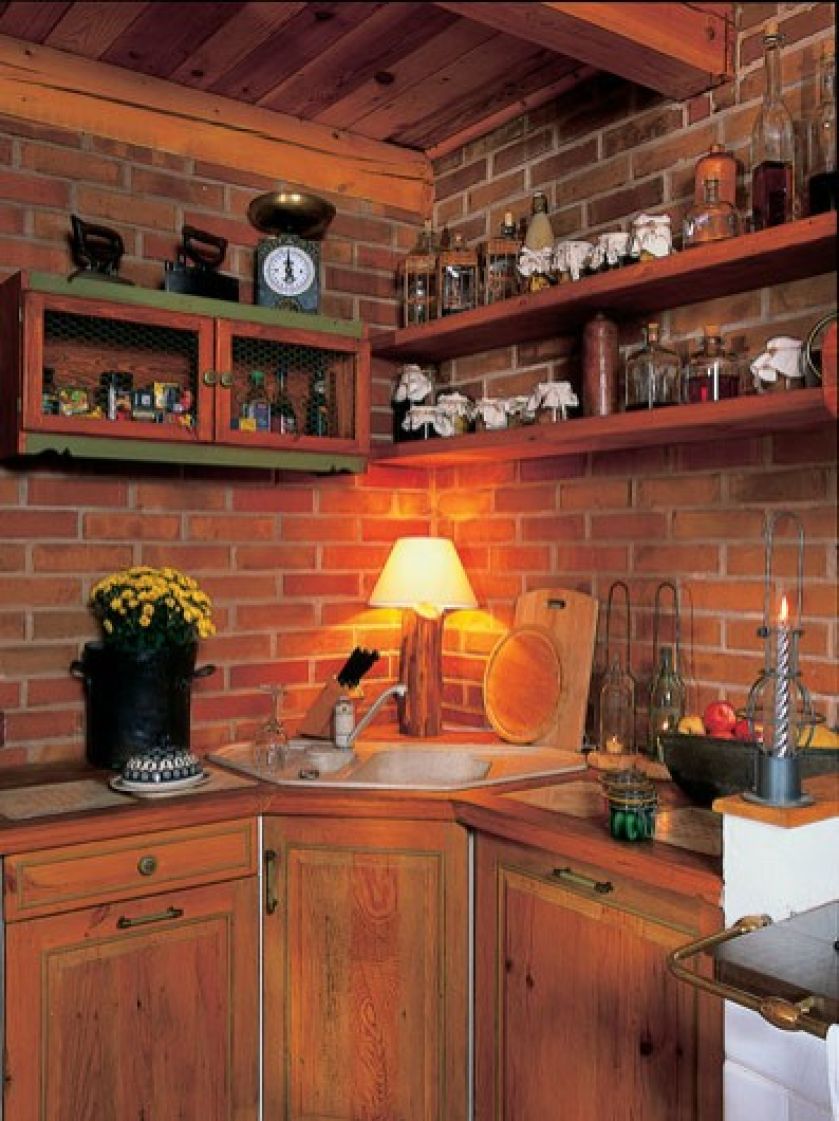 Mazurska chata nad jeziorem. Mazurska przystań