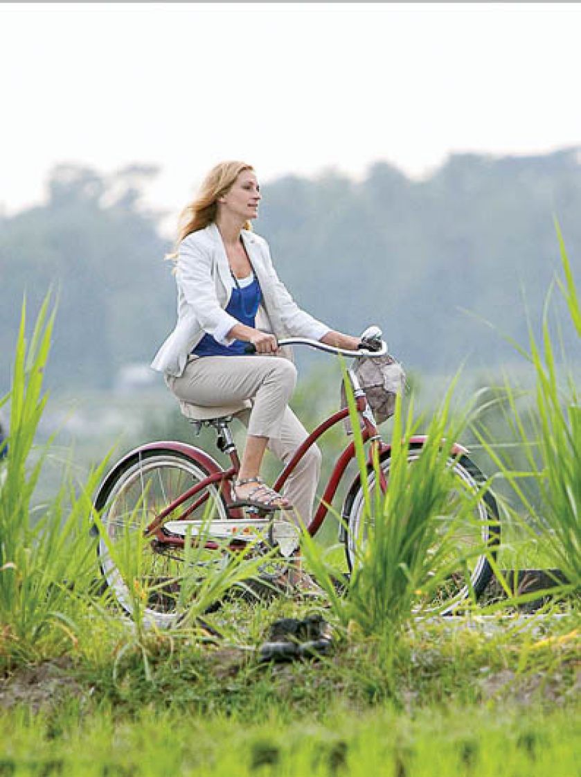 Na rowerze warto wyjeżdżać jak najczęściej i najdalej za miasto. Fot. ONS