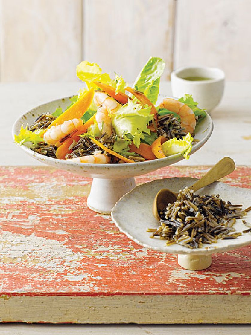 Sałatka z dzikiego ryżu z krewetkami i marchewką