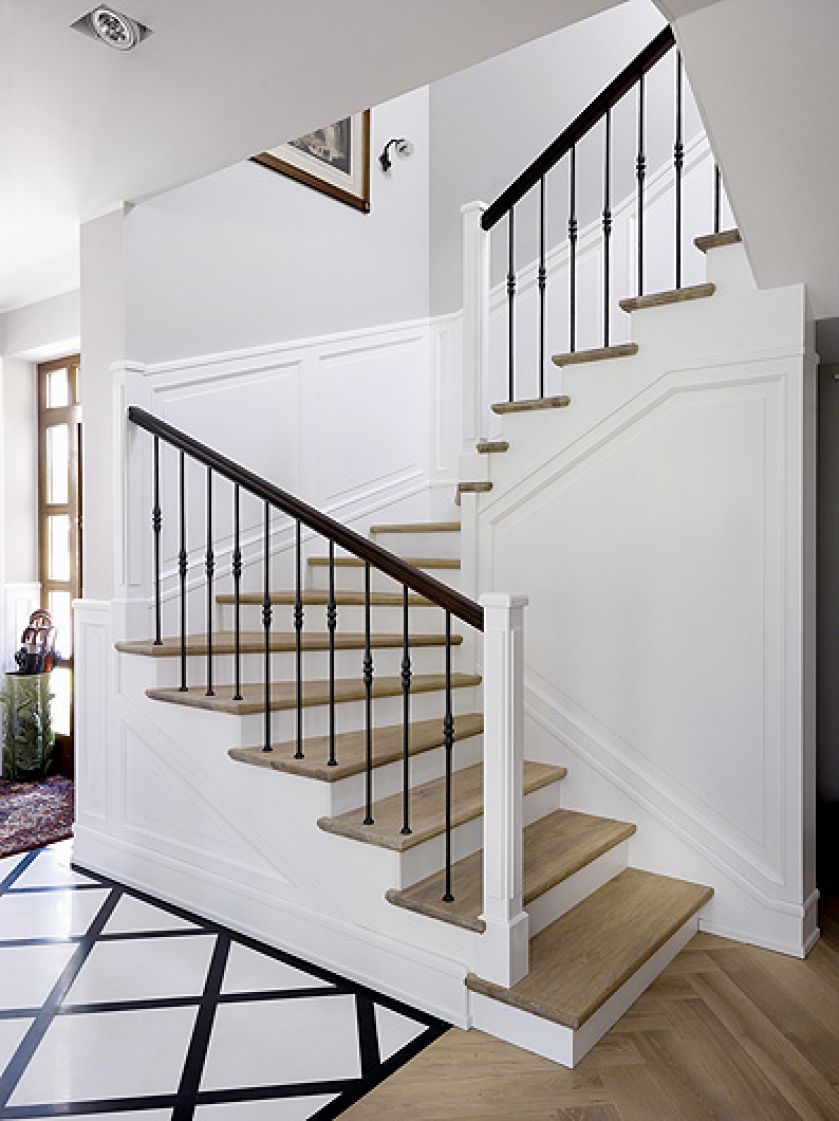 Stylowa boazeria niczym z kultowych nowojorskich apartamentów.