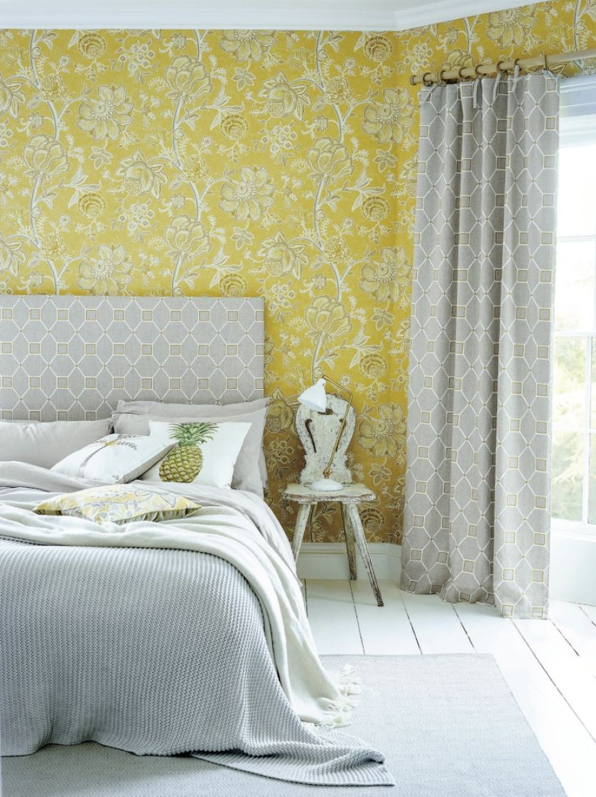 Czym zasłonić okno w sypialni