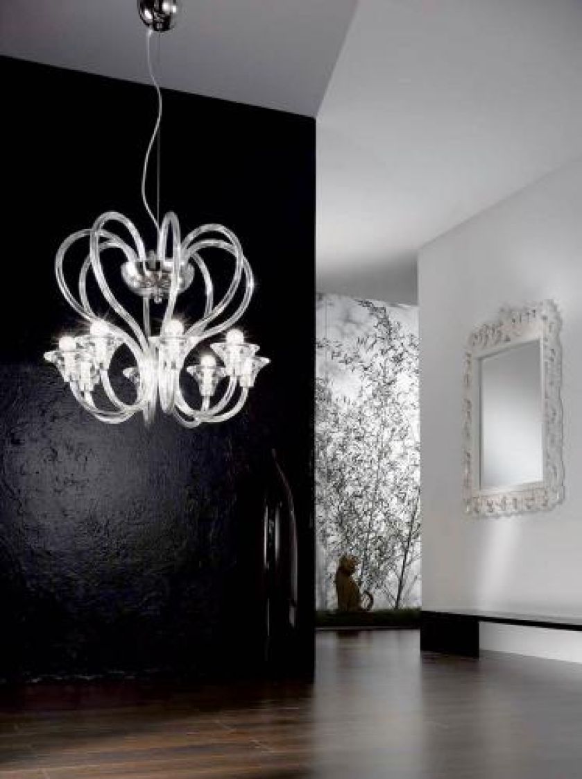 Lampa Babylon, marki Voltolina może mieć 6, 8 albo 12 punktów świetlnych. Cena – 1060 euro netto. HEBAN