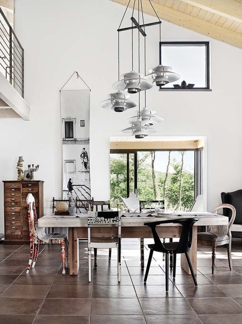 W każdym pomieszczeniu czekają jakieś smakowite detale i to one budują artystyczny klimat letniego domu