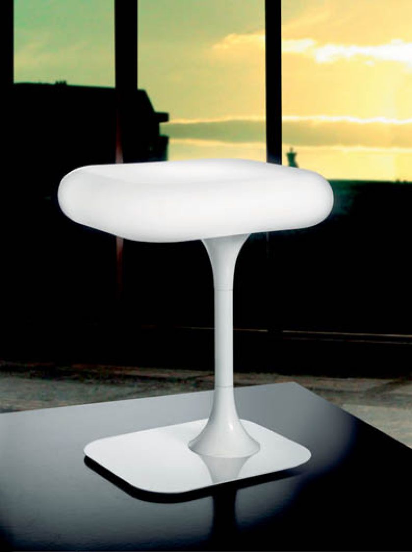 Futurystyczna lampa stołowa Atlantic. STUDIO ITALIA