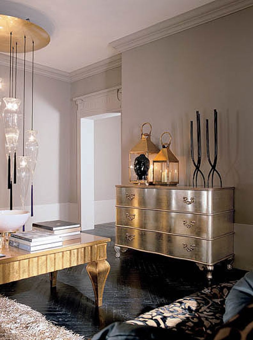 Patynowana komoda Platinum z litej lipy, ok. 18 300 zł. SELVA