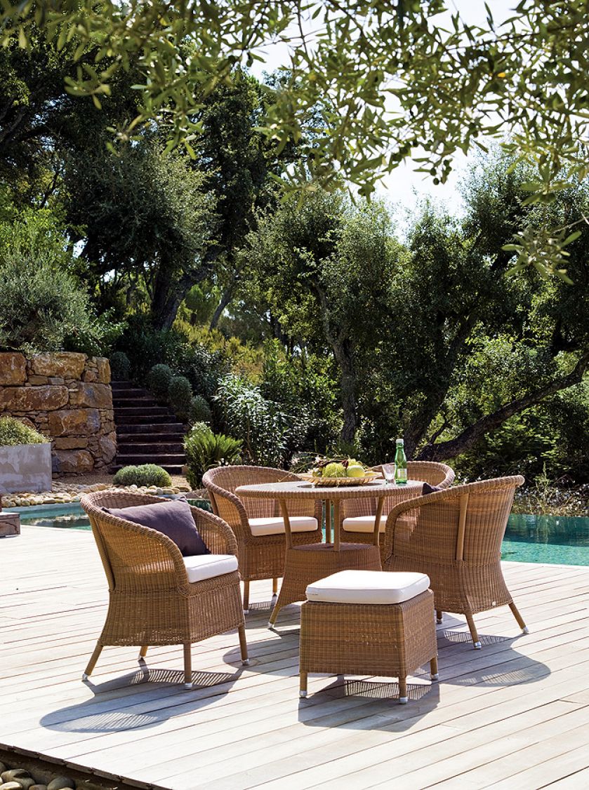 Derby to kolekcja mebelków w klasycznych kształtach, Cane-Line