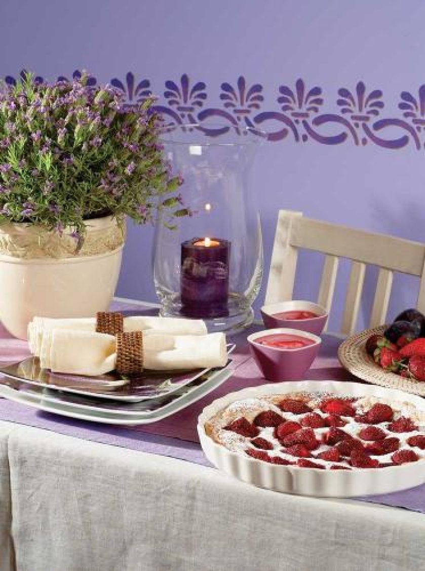 Freski w jadalni. Szlachetne i dostojne lilie