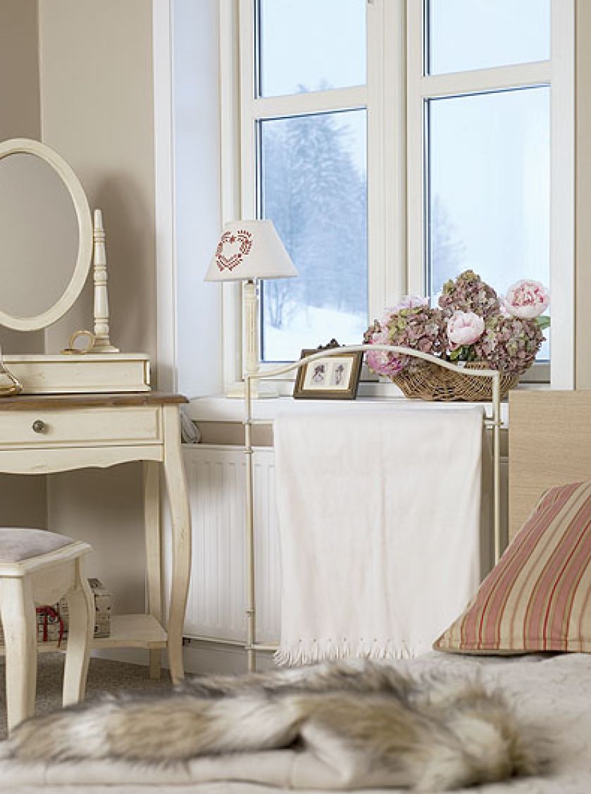 Stonowane kolory, romantyczne dodatki.