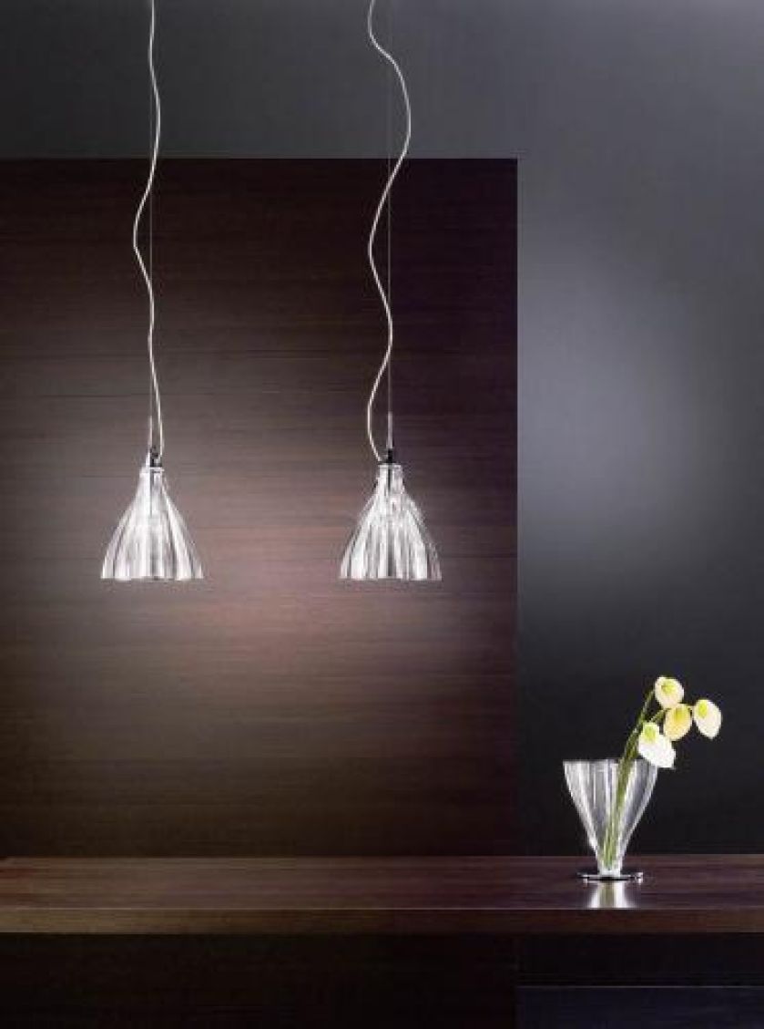 Lampki Blum z dmuchanego szkła zaprojektował Marcello Furlan - przypominają kielichy kwiatów. AXO LIGHT