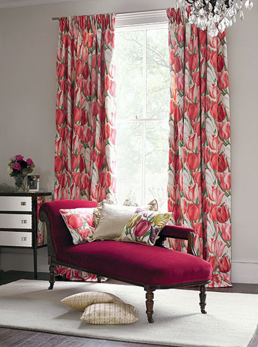 W oknie Early Tulips marki Sanderson – 322 zł/m. MAGIC HOME