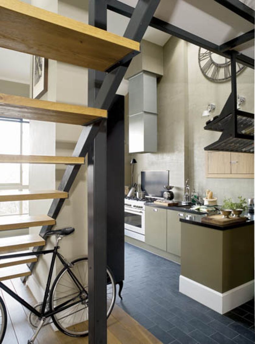 Apartament ze stalową antresolą