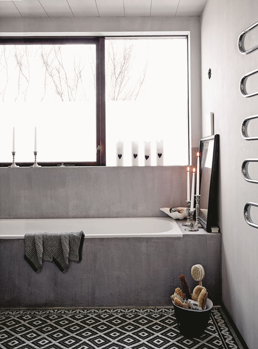 Dom w szarościach i drewnie – Margaret urządziła wnętrza w stylu skandynawskim. Ma nie tylko fantastyczny widok z okna.