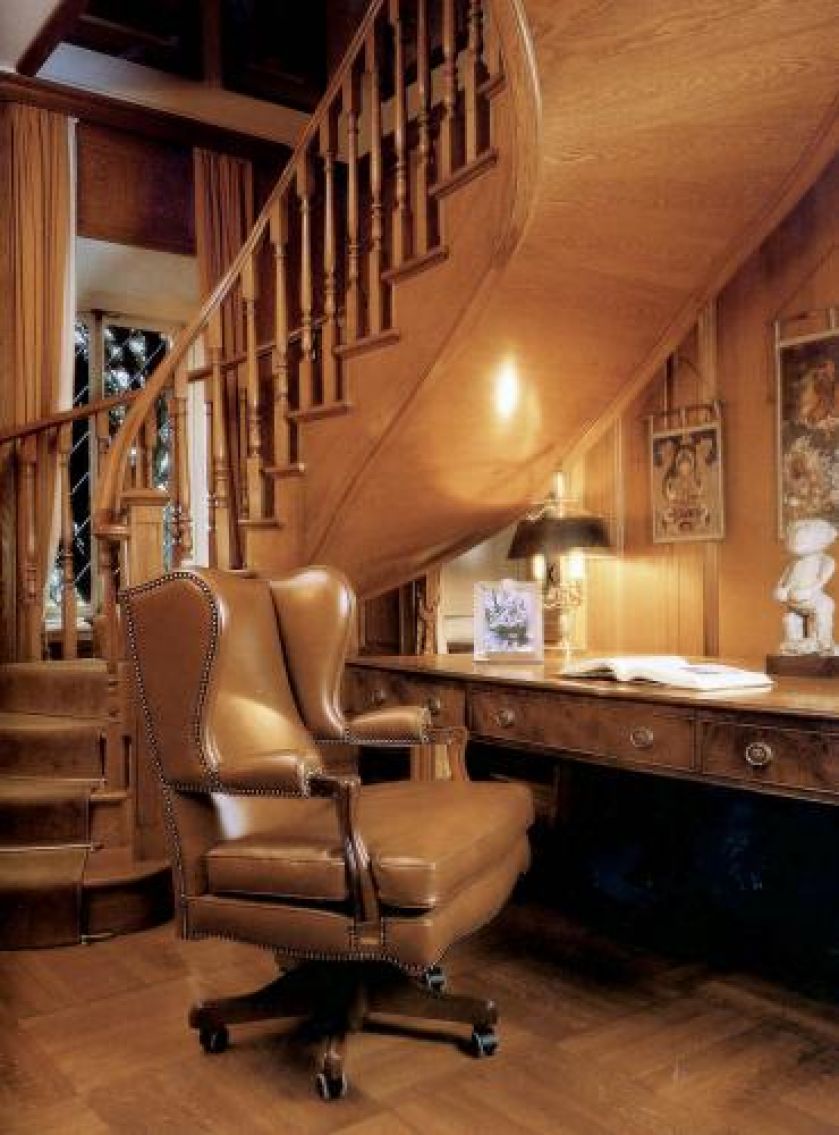 Biurko i fotel Master (3132 euro) firmy Mascheroni. STUDIO ITALIA