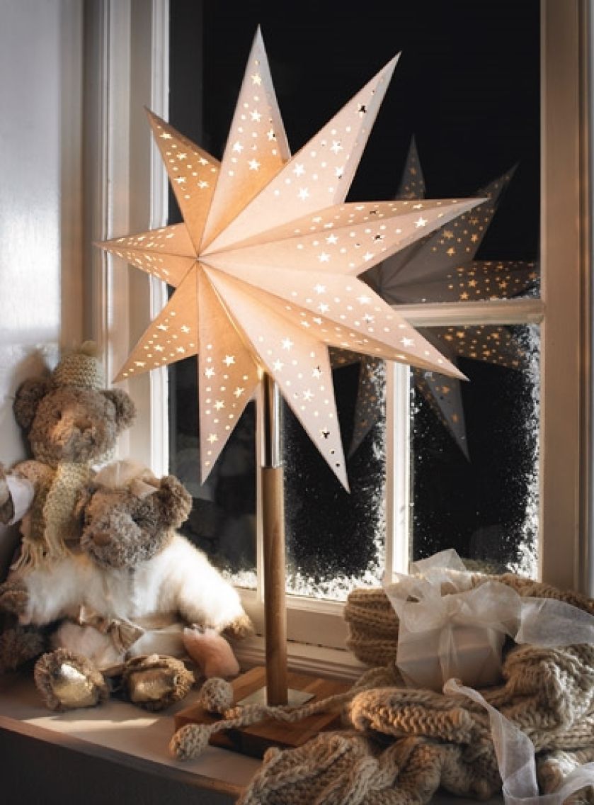papierowa gwiazda do postawienia na parapecie