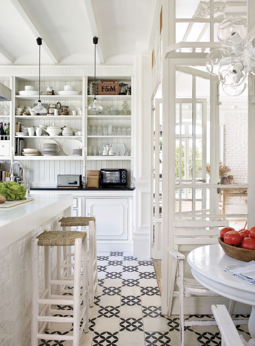 Ta hinduska willa pamięta niejedną metamorfozę: bywała restauracją, hodowano w niej szynszyle, później popadła w