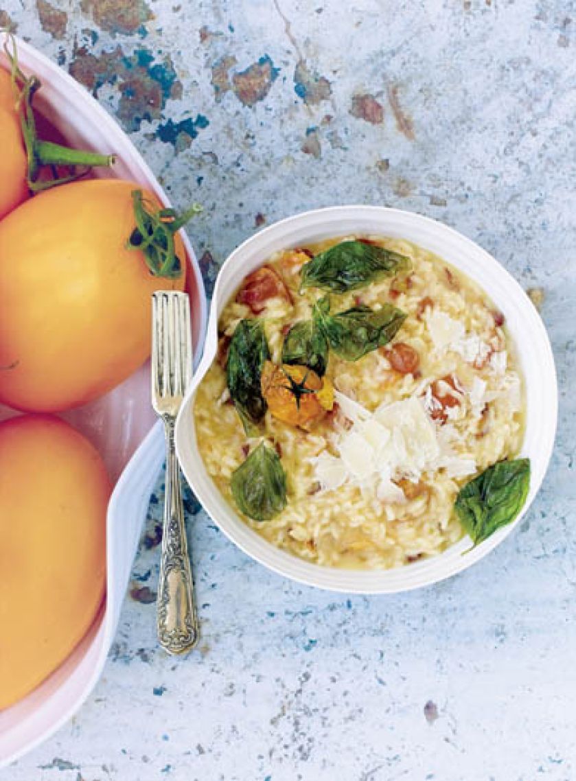 Risotto z pomidorami świeżymi, koktailowymi i suszonymi.