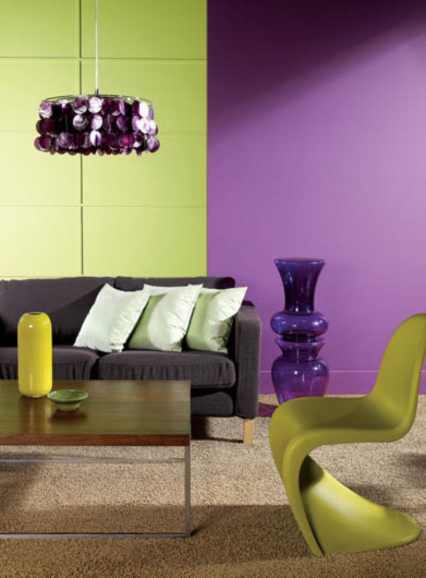 Ten pokój pomalowano Batystowym Fioletem i Limonkową Taftą. Akrylit W Fashion Collection. Cena - 54 zł/2,5 l. DEKORAL