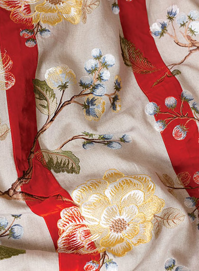 Tkaniny z kolekcji Holcott angielskiej marki GP J Baker. Len z motywem haftowanego