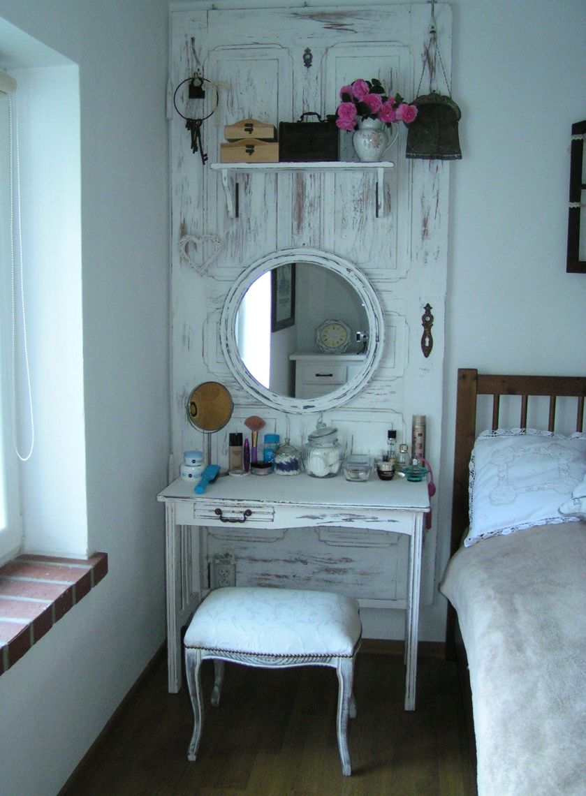 Zrób to sam(a), czyli toaletka hand made w stylu vintage/country z wykorzystaniem starych drzwi. Inspiracja: