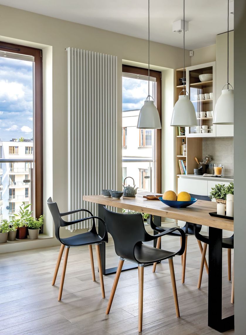 Jak z wady zrobić zaletę: pośrodku apartamentu był słup konstrukcyjny. Architekci sprytnie go ukryli. Od