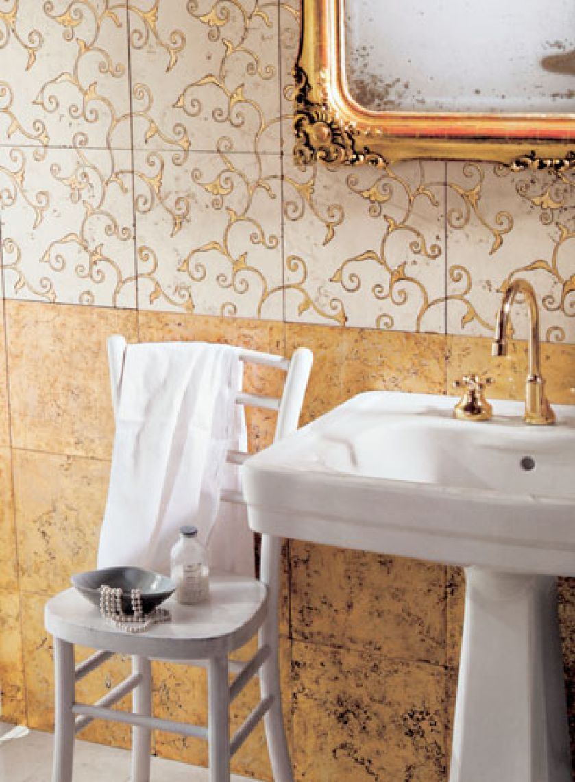 Ciepłe złoto i chłodna biel ceramiki