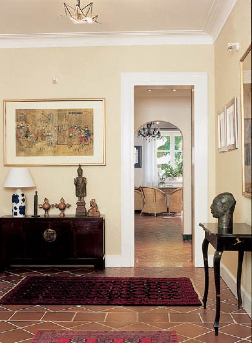 Galeria ze zbieraniną pamiątek przywiezionych z podróży.