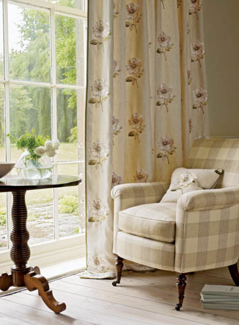 Projektanci tkanin bawią się kwietnymi wzorami. Wzory i kolory do wyboru.