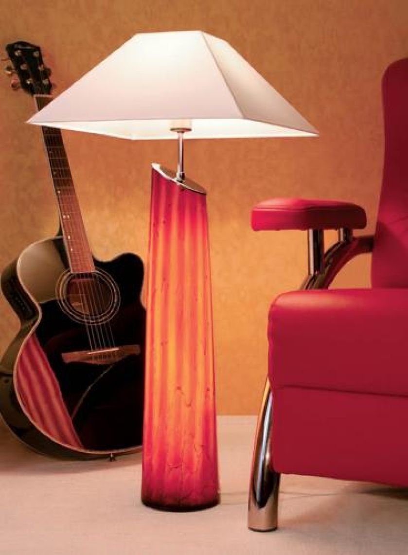 Red Medium to lampa wysokości 94 cm. Zapłacimy za nią 1464 zł. FALKO