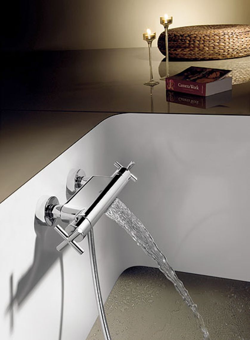 Z kaskadowym strumieniem wody. Cena od około 1200 zł. TRES