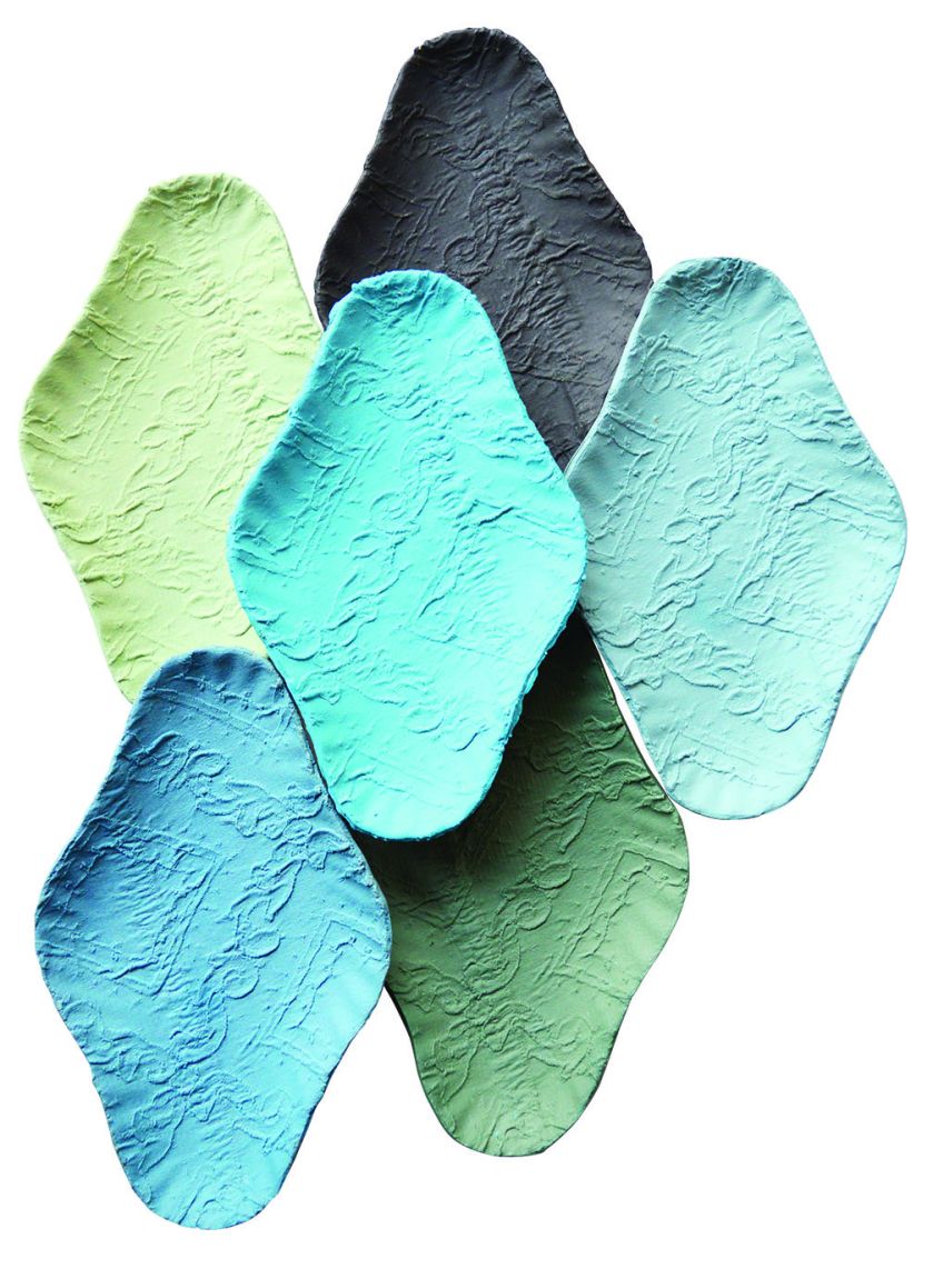 Talerze z serii From a Different Cloth