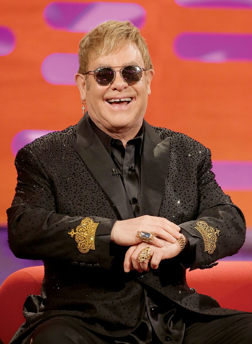Elton John podczas kręcenia programu Grahama Nortona w studiu The London Studios w południowym Londynie