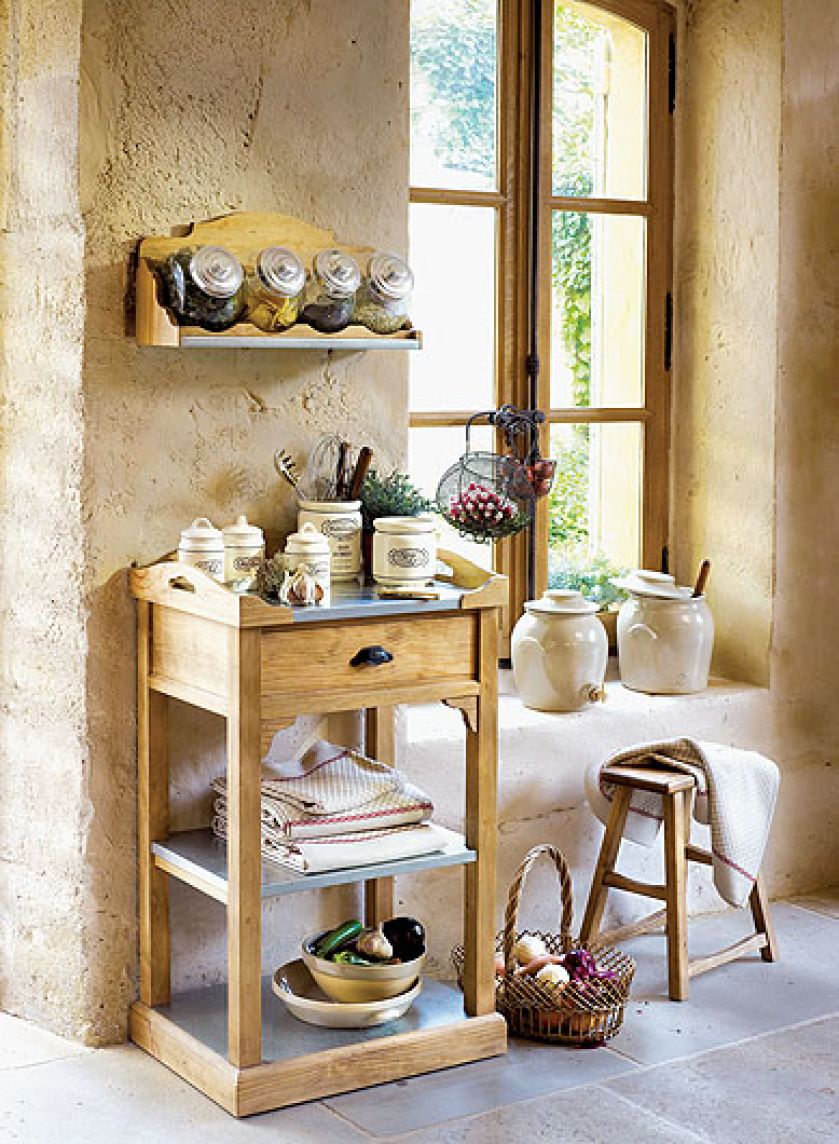 Podręczna szafka z drewna piniowego z ocynowanymi wstawkami. AMBIANCE