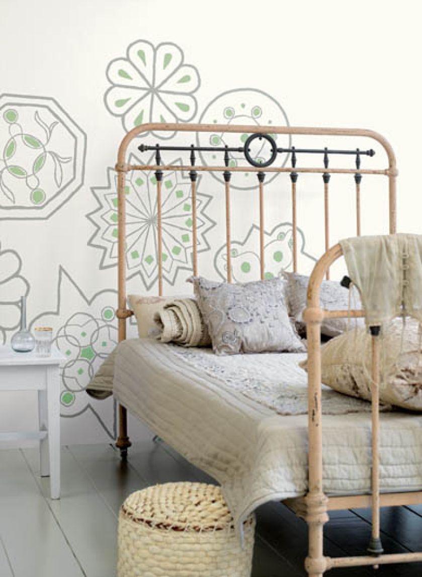 Do sypialni Grecka Biel/Top Trendy. 2,8 litra kosztuje 63,99 zł. DEKORAL