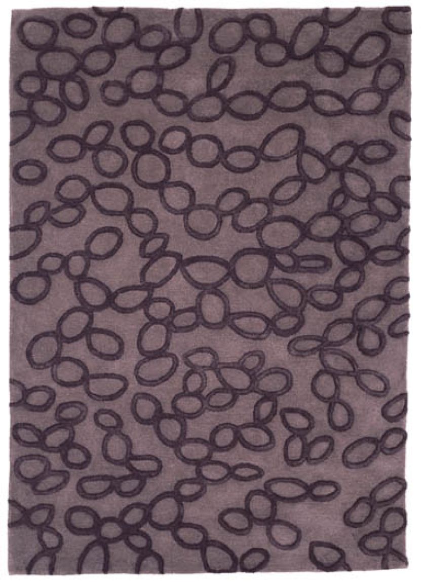 Nieregularne owale przypominają rozrzucone na ziemi otoczaki. Dywan projektu Nani Maquiny.