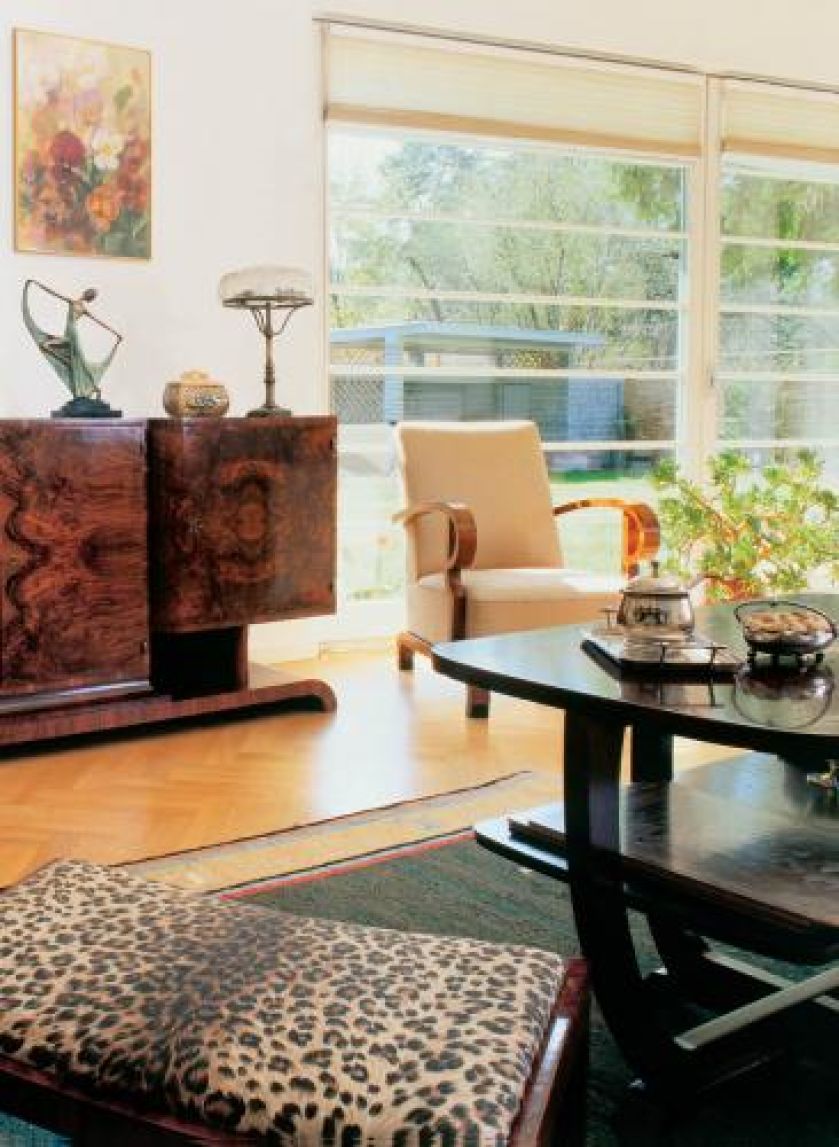 W salonie znajdziemy kilka akwarel przedstawiających bratki, ulubione kwiaty Marty. Na przykład obrazek Marii Pawlikowskiej