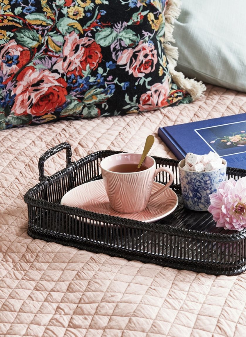 różowa sypialnia jakie dodatki