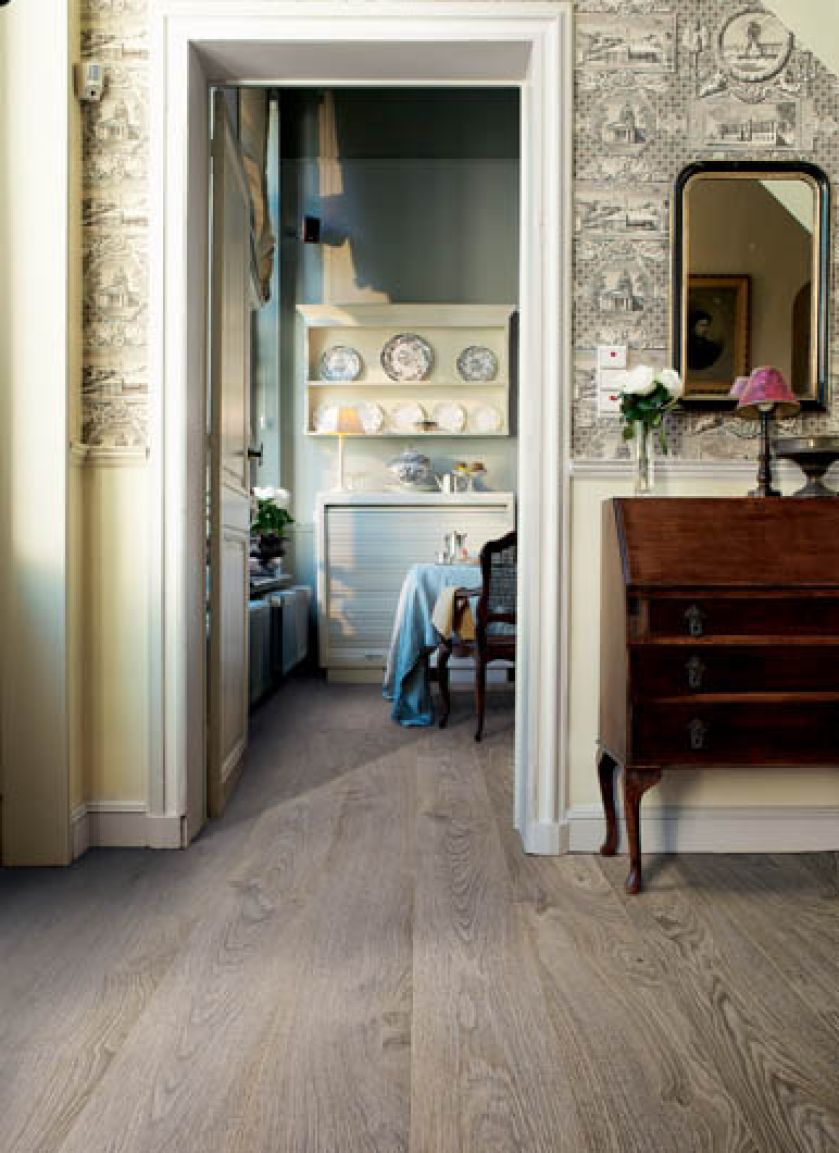 Podłoga z dębowych desek