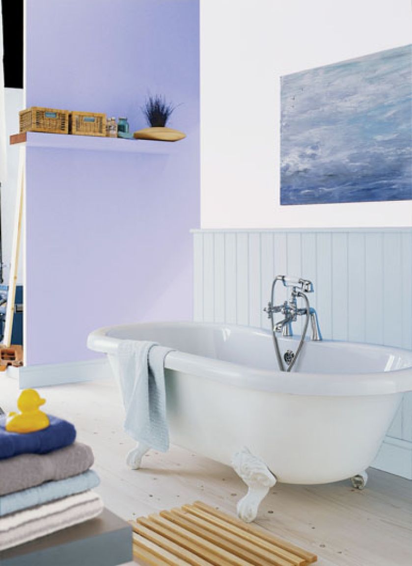 Jak niebo przed burzą: błękity z kolekcji Dulux Diamond Satin Venetian Crystal 6 i Matt Atlantic Surf 4. DULUX