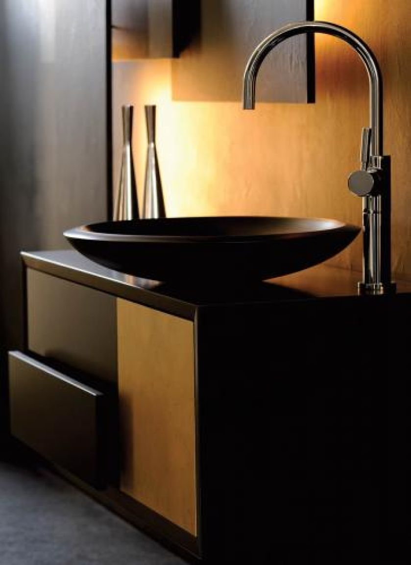 Umywalka Atrio Black Velvet i szafka Concert Galery (wys. 40 cm). Cena zestawu - 11 400 zł netto. OMNIRES