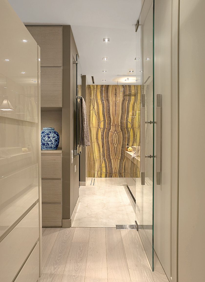 Kiedyś Maria Boccuni urządzała domy na bogato, dziś jest bardziej oszczędna. Została jej za to słabość do tkanin. Tym