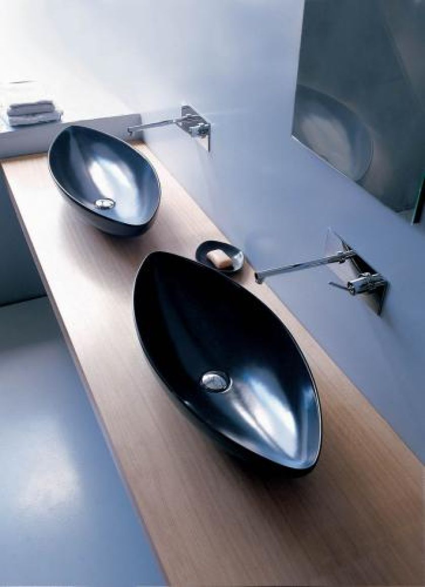 Podłużna jak liść - Nina od N.I.C Design kosztuje 3680 zł. Do wyboru kolor biały, pomarańczowy, czerwony, zielony i