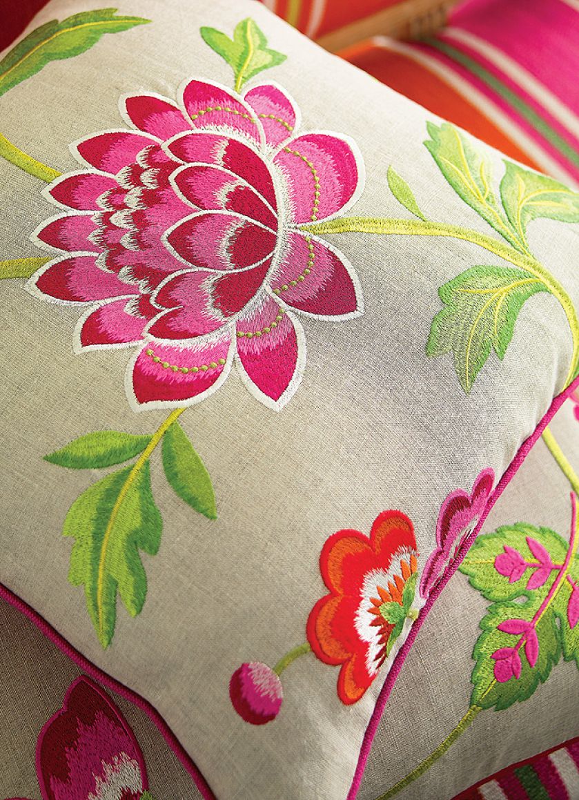 Najnowsza kolekcja luksusowej francuskiej marki stawia na lny, hafty i energetyczne kolory, Manuel Canovas