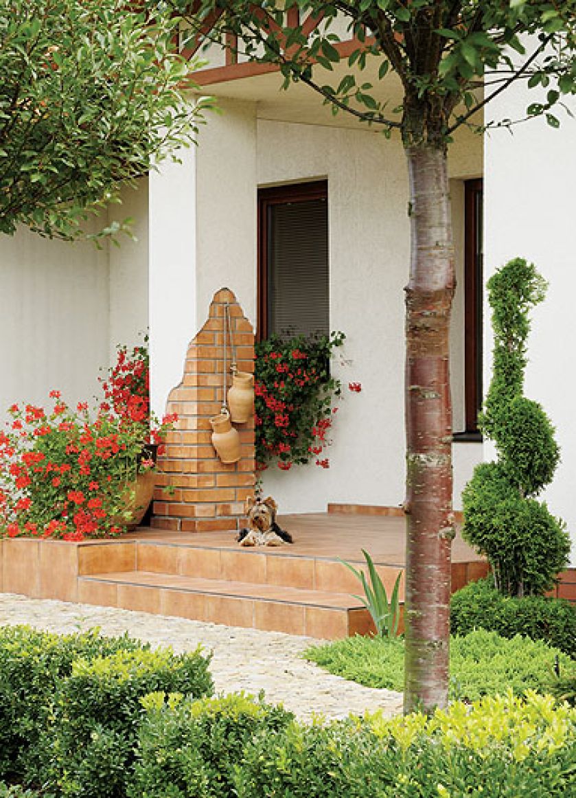 Pomysł na dom zrodził się podczas wakacji nad morzem. Jest spokojny, w kolorach piasku, z