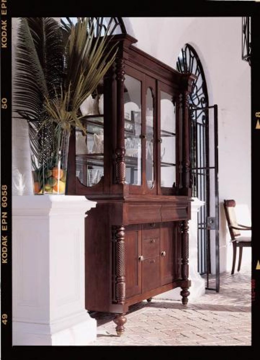 Mahoniowy kredens West Indies amerykańskiej firmy Lane kosztuje 12 388 zł. SALONY MOŚCICCY, LANE