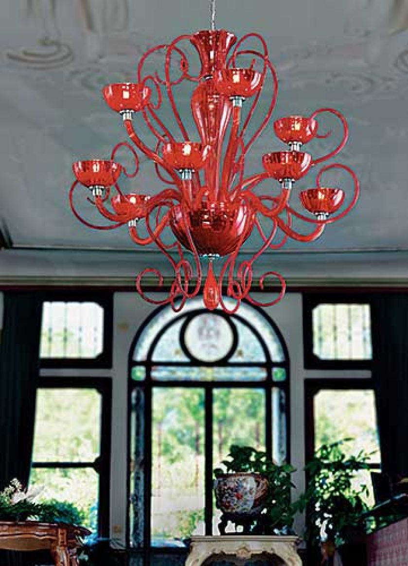 Ręcznie wykonany żyrandol ze szkła Murano, dostępny również przeźroczysty i w kolorze białym, kosztuje 3524