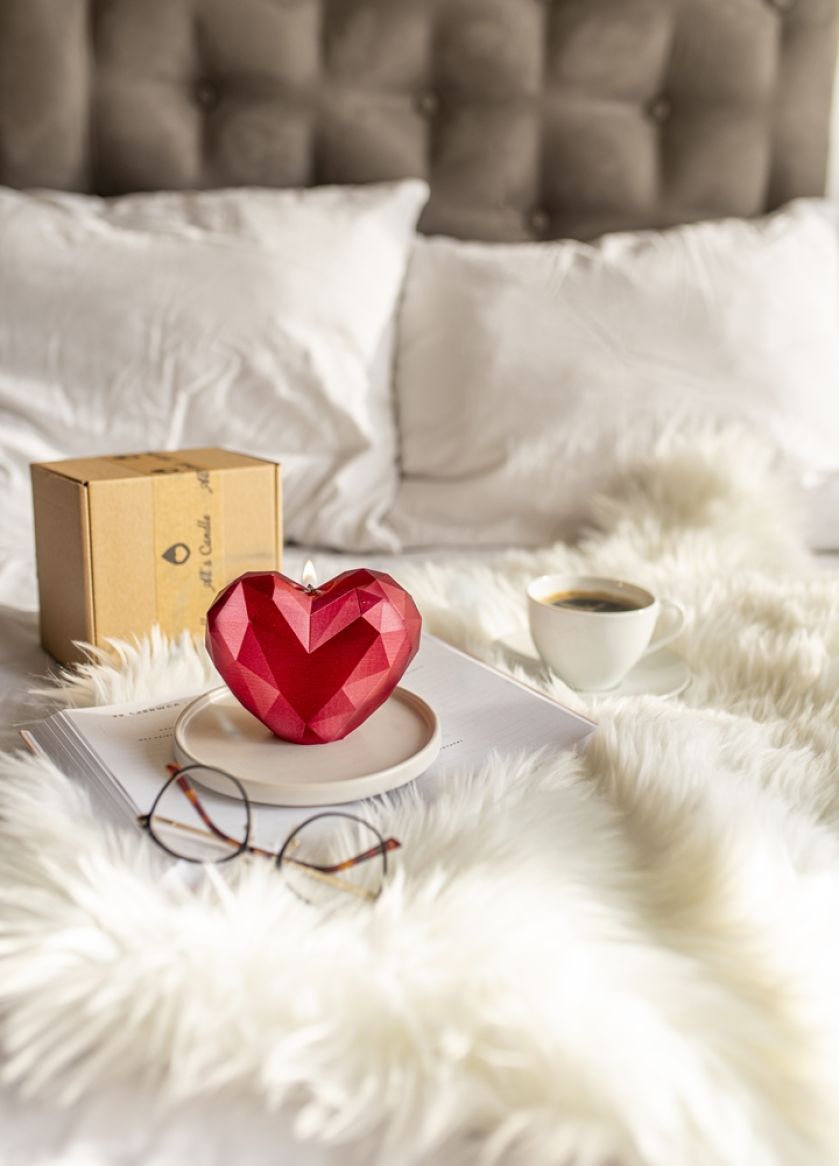 prezent na walentynki świeca serce czerwona